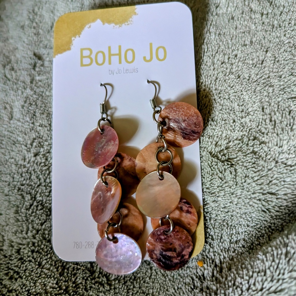 Shell earrings - Picture 2 of 3
